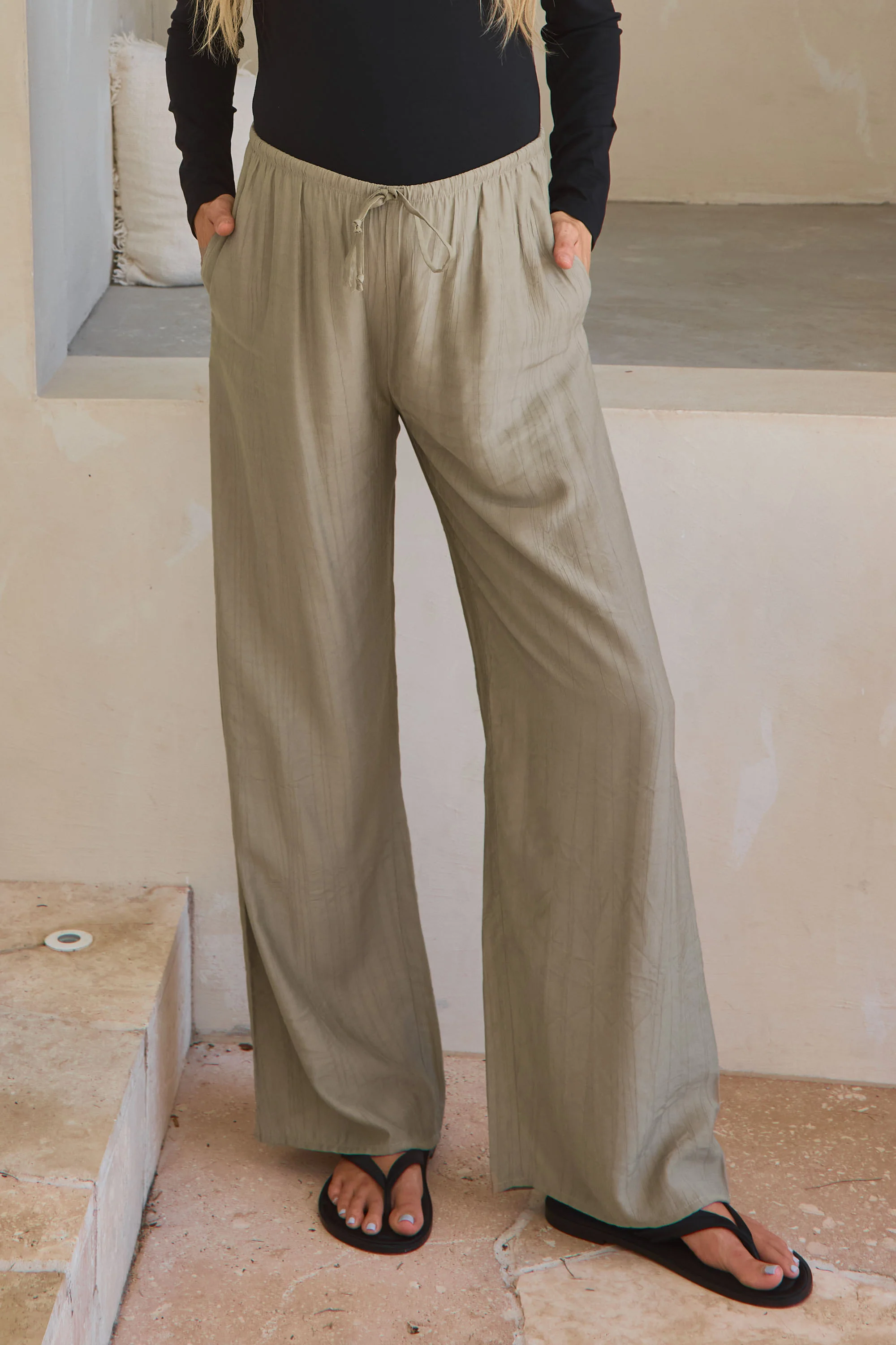 Ease Away Crinkle Pant - Soft Khaki